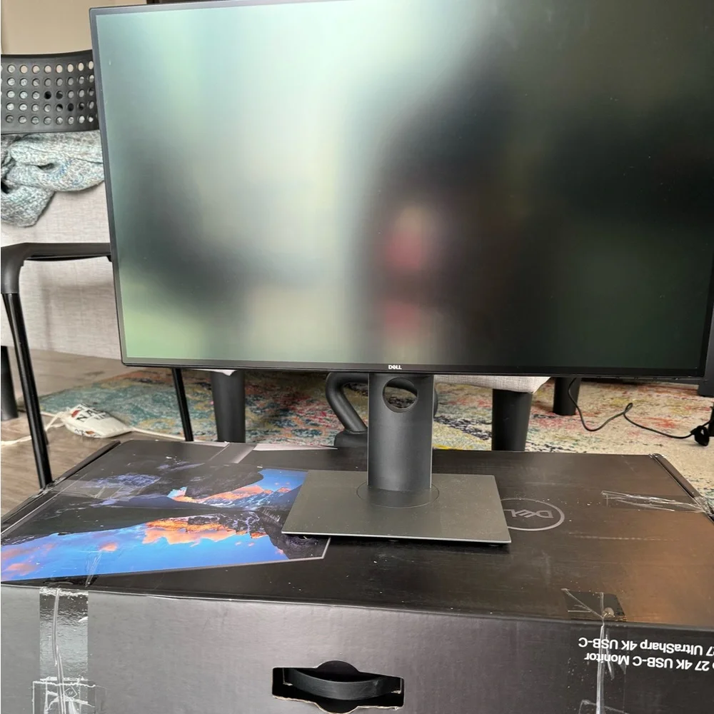 Dell 27” Ultra Sharp 4k USB-C monitor- pristine condition, like new, excellent